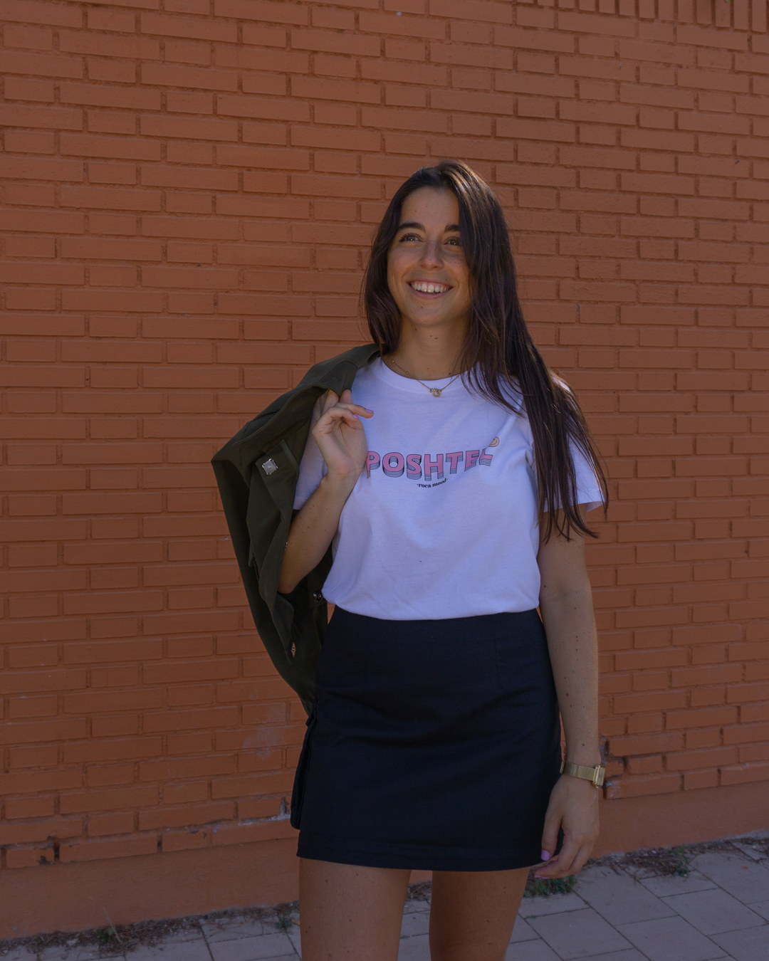 15 Outfits con falda skater negra para ser la más bonita en el