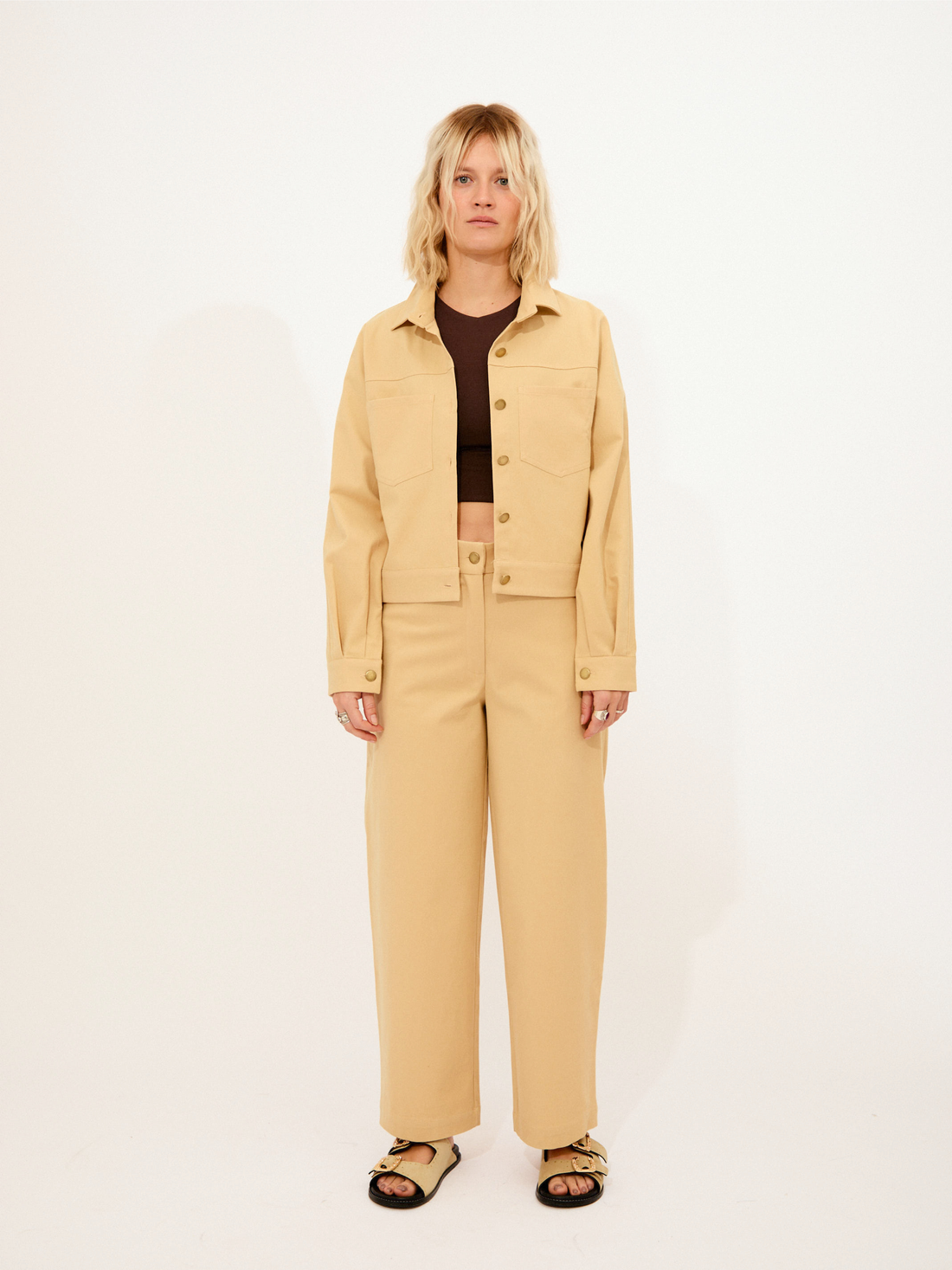 chaqueta republic vainilla + pantalón noa vainilla