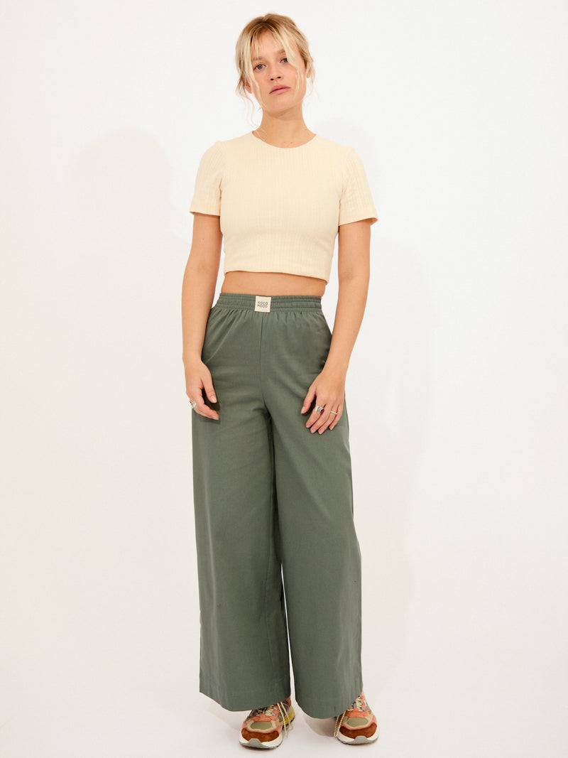 pantalón scout hoja ▢