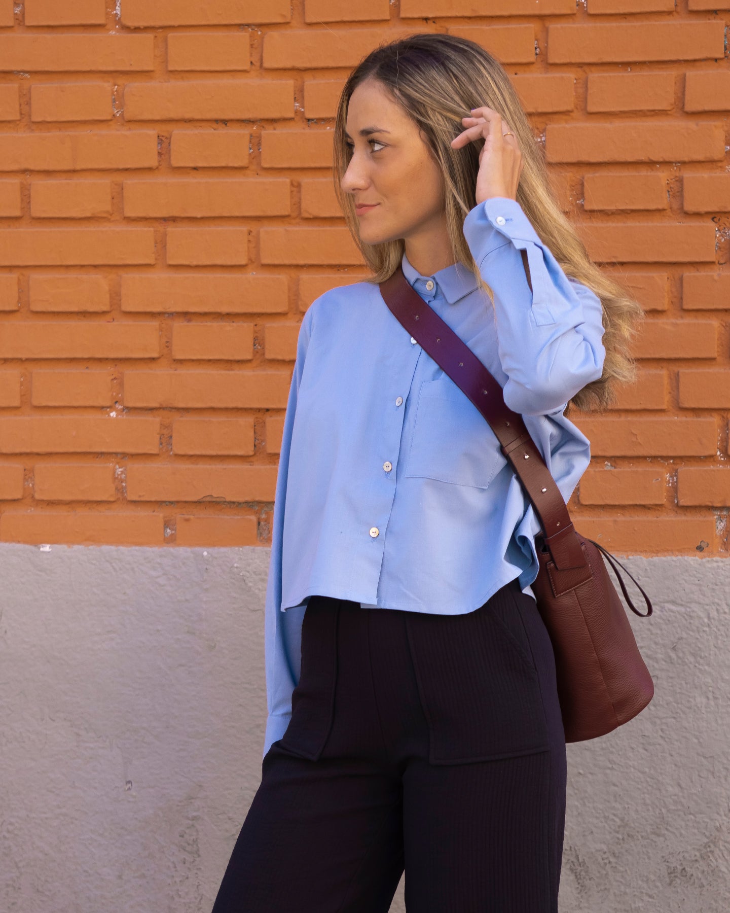 camisa nova celeste + pantalón mía negro