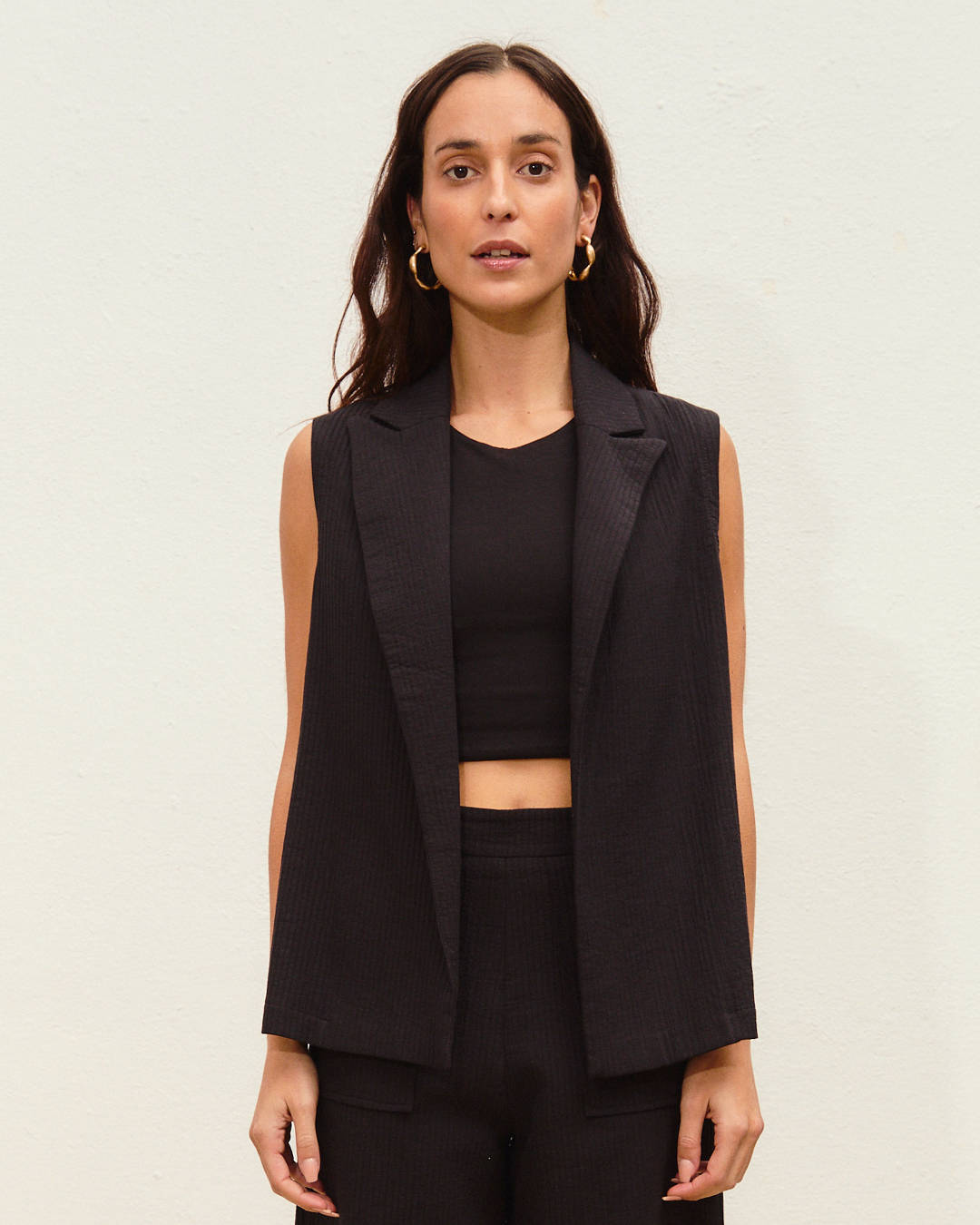 chaleco hana negro+ pantalón mía negro