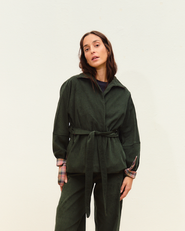 pantalón noa pana verde botella + chaqueta lía pana verde botella