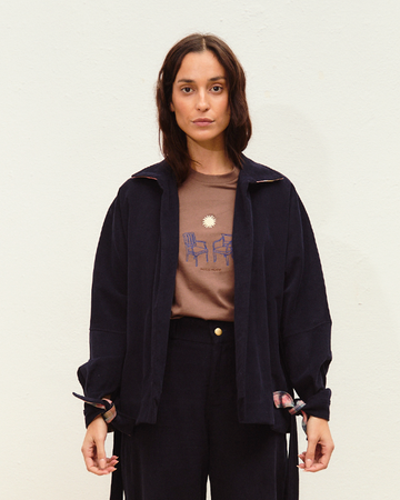 Camiseta QUIET + chaqueta lía pana navy