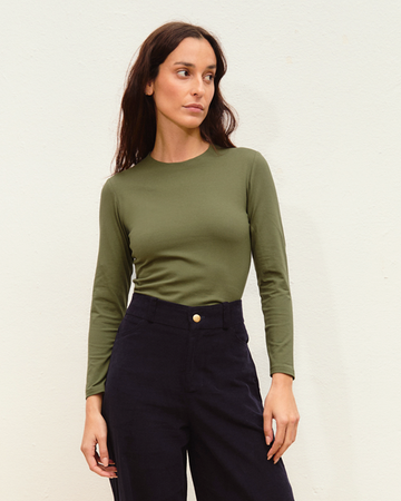 top dalia caqui + pantalón noa pana navy