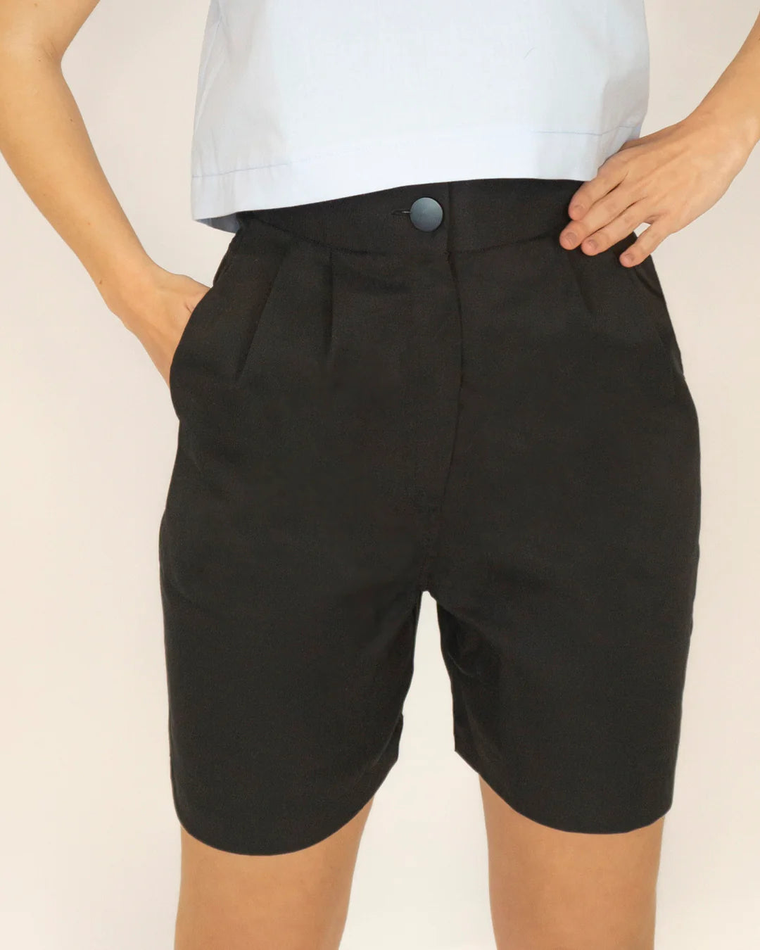 pantalon luz negro tencel corto