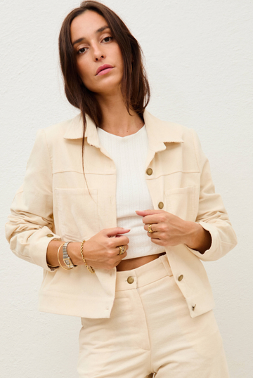 chaqueta republic marfil + top dalia calado